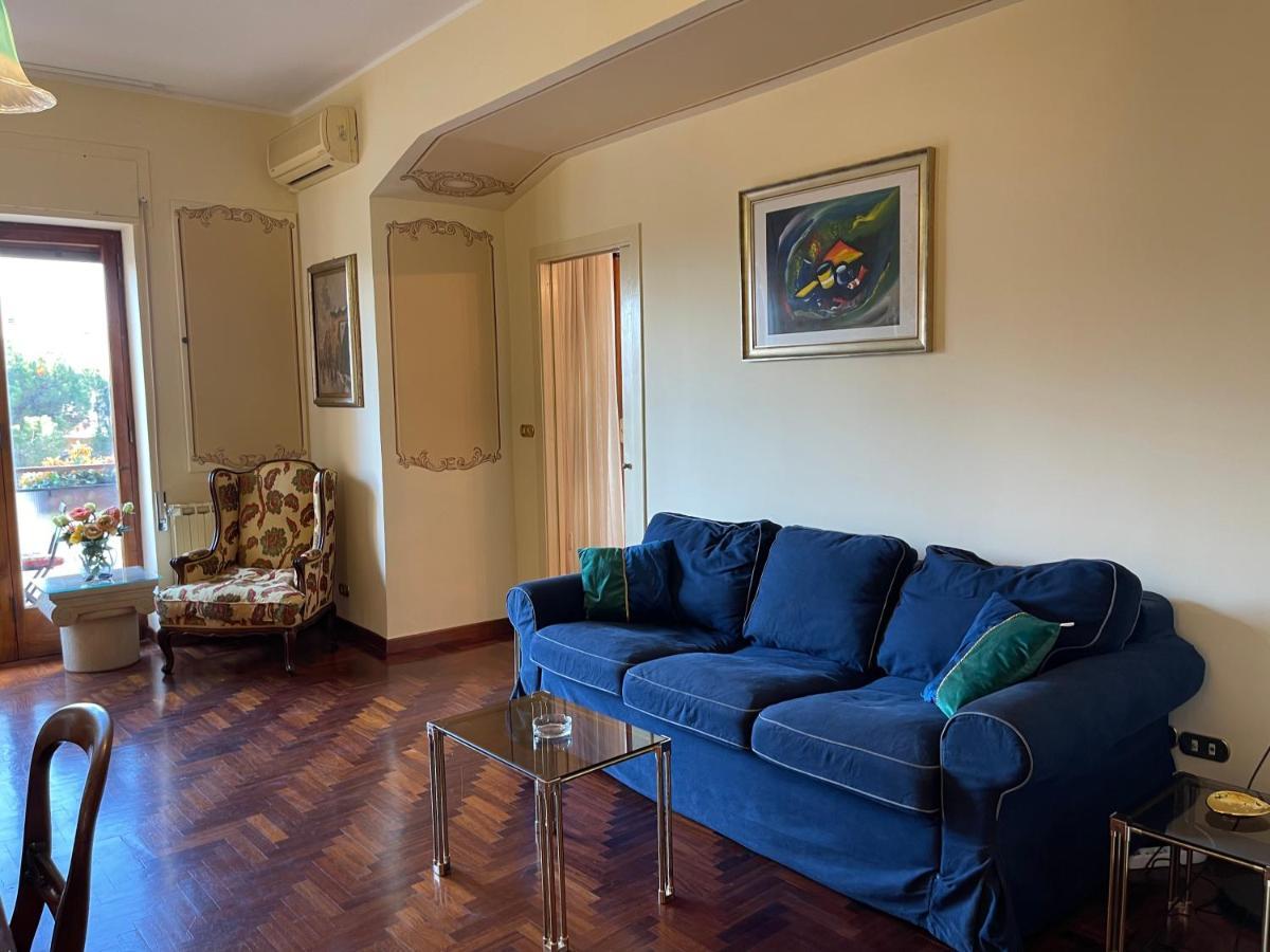 Apartment Lady House *